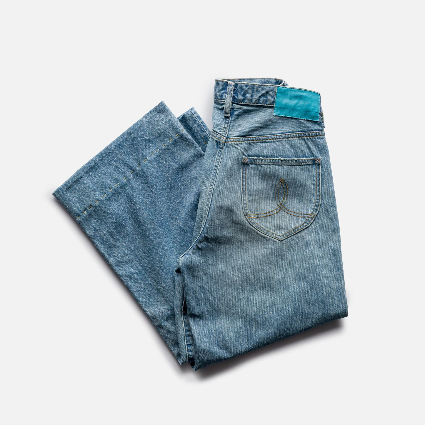 Black Bear Brand WOMAN - Boy Friend Washed Jeans!